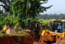 मनरेगा के निर्माणाधीन कुएं के धंसने से ग्रामीण मलबे में दबा, 24 घंटे बाद भी नहीं मिला सुराग; रेस्क्यू जारी