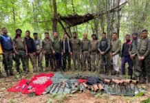 Chhattisgarh News: माओवादियों का हथियार डंप बरामद, 100 सुतली बम समेत हथियार जब्त